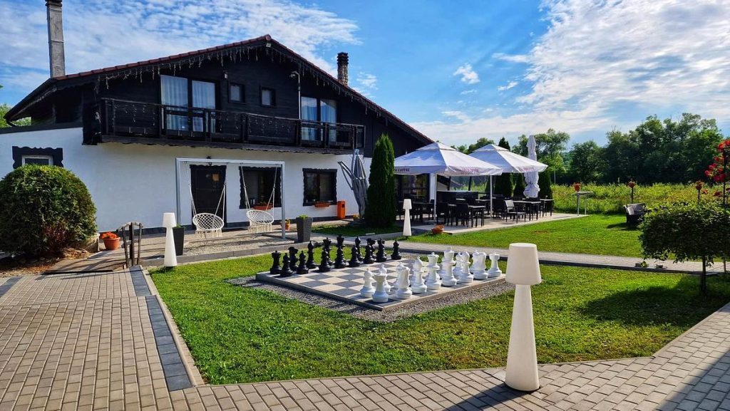 Supporter Chalet -Cabana Supporter